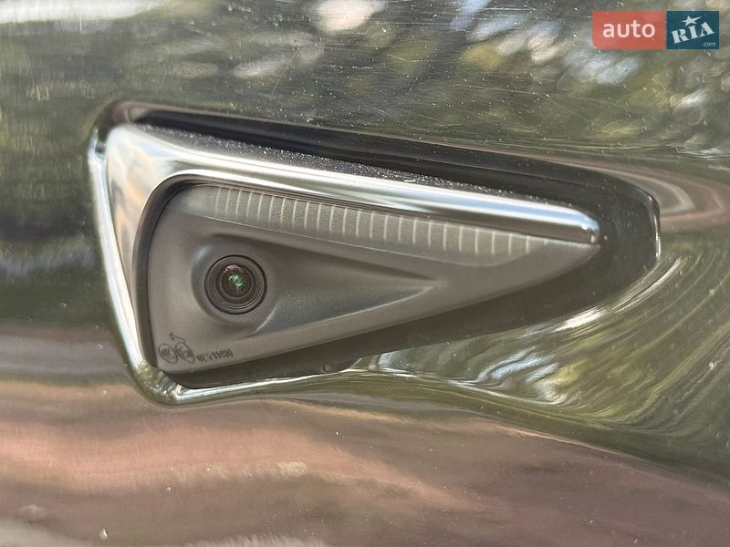 Седан Tesla Model 3 2021 в Киеве