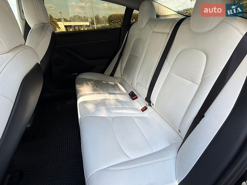 Седан Tesla Model 3 2021 в Киеве
