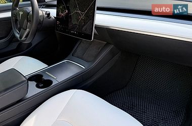 Седан Tesla Model 3 2021 в Киеве