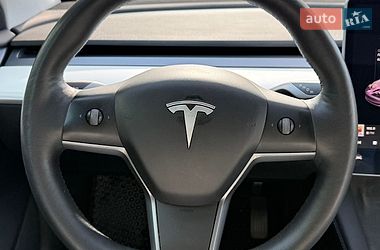 Седан Tesla Model 3 2021 в Киеве