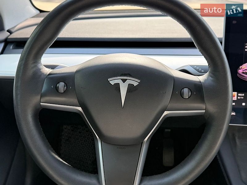 Седан Tesla Model 3 2021 в Киеве
