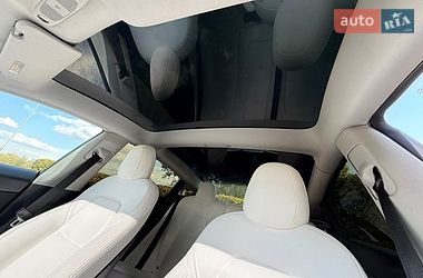 Седан Tesla Model 3 2021 в Киеве