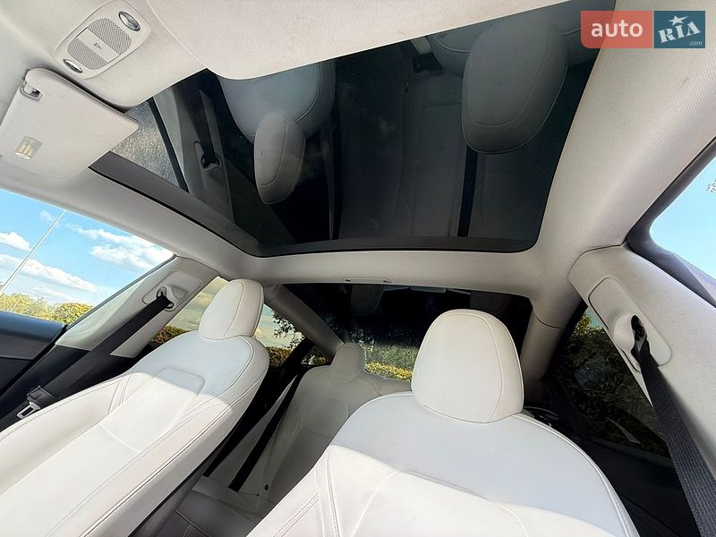 Седан Tesla Model 3 2021 в Киеве