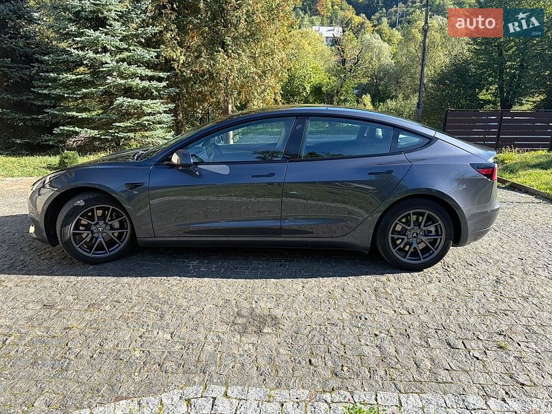 Седан Tesla Model 3 2022 в Бориславі