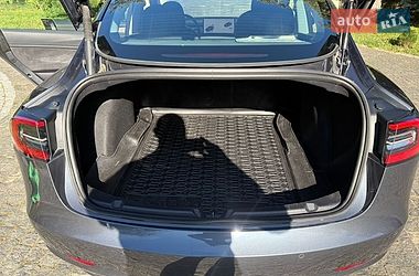 Седан Tesla Model 3 2022 в Бориславі
