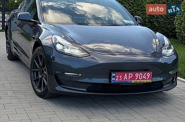 Седан Tesla Model 3 2021 в Долине