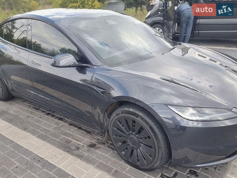 Седан Tesla Model 3 2025 в Кропивницькому
