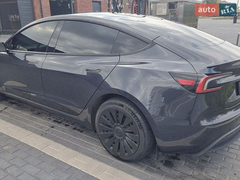 Седан Tesla Model 3 2025 в Кропивницькому
