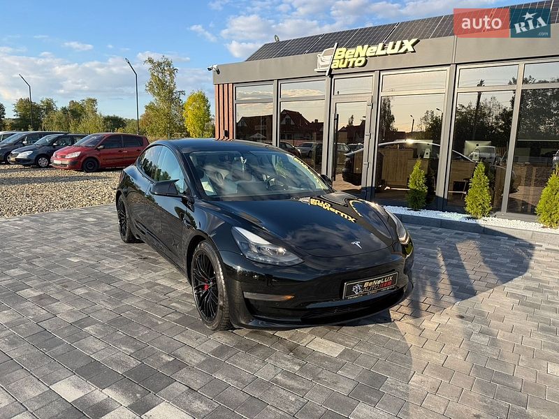 Седан Tesla Model 3 2021 в Коломые