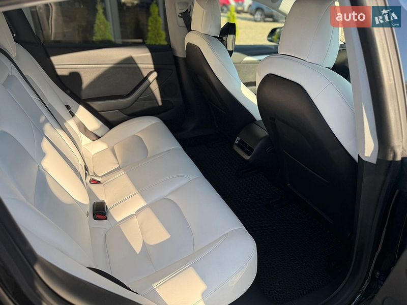 Седан Tesla Model 3 2021 в Коломые