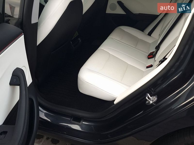 Седан Tesla Model 3 2025 в Кропивницькому