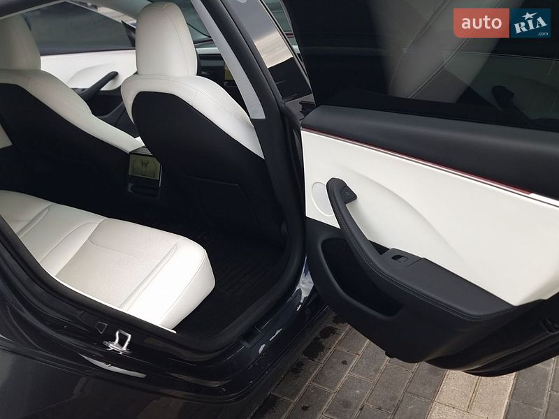 Седан Tesla Model 3 2025 в Кропивницькому