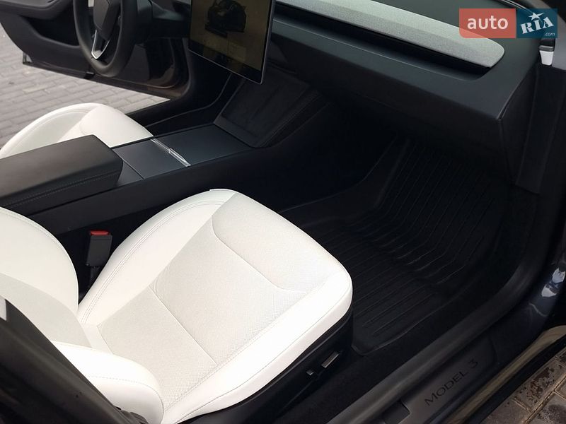 Седан Tesla Model 3 2025 в Кропивницькому