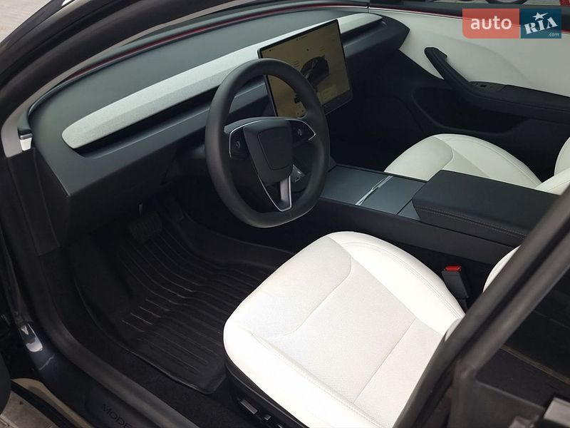 Седан Tesla Model 3 2025 в Кропивницькому