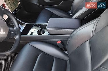 Седан Tesla Model 3 2018 в Старокостянтинові