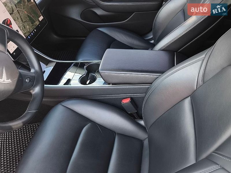 Седан Tesla Model 3 2018 в Старокостянтинові