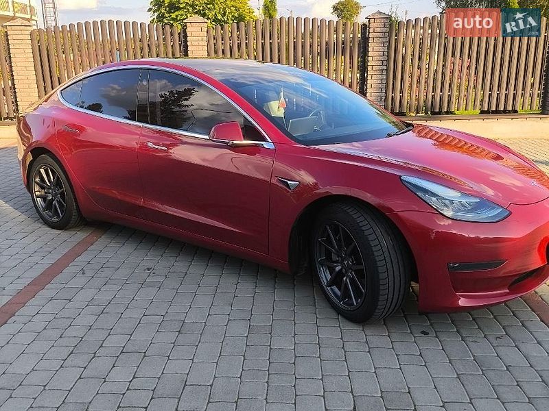 Седан Tesla Model 3 2018 в Староконстантинове