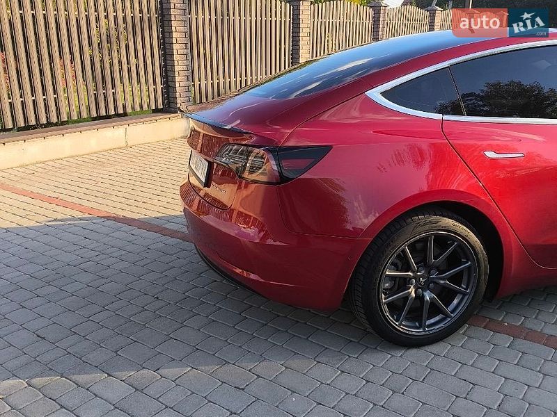 Седан Tesla Model 3 2018 в Старокостянтинові