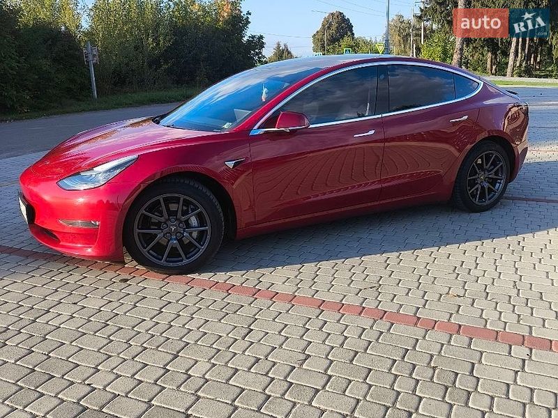 Седан Tesla Model 3 2018 в Старокостянтинові