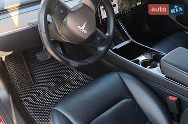 Седан Tesla Model 3 2018 в Староконстантинове