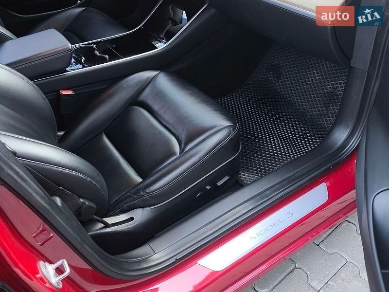 Седан Tesla Model 3 2018 в Старокостянтинові