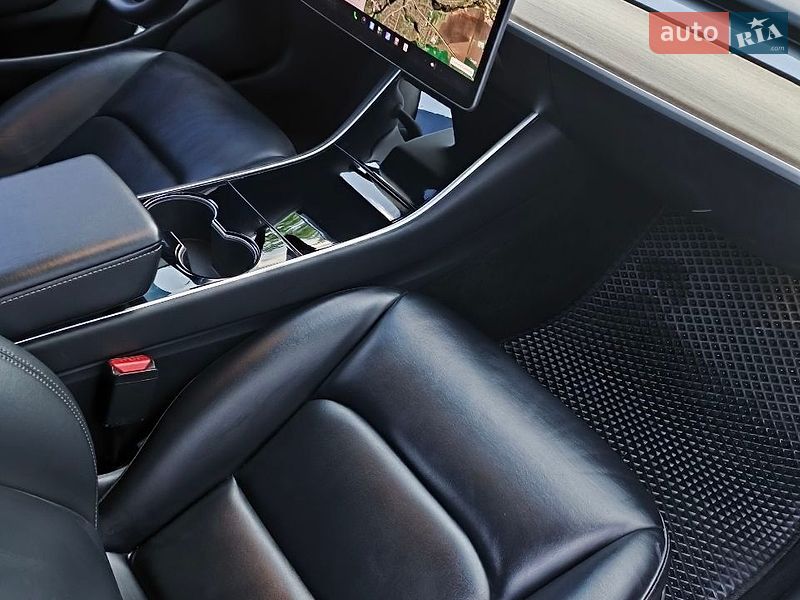 Седан Tesla Model 3 2018 в Старокостянтинові