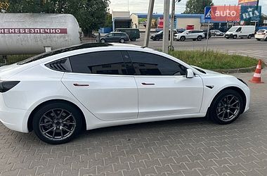 Седан Tesla Model 3 2020 в Києві