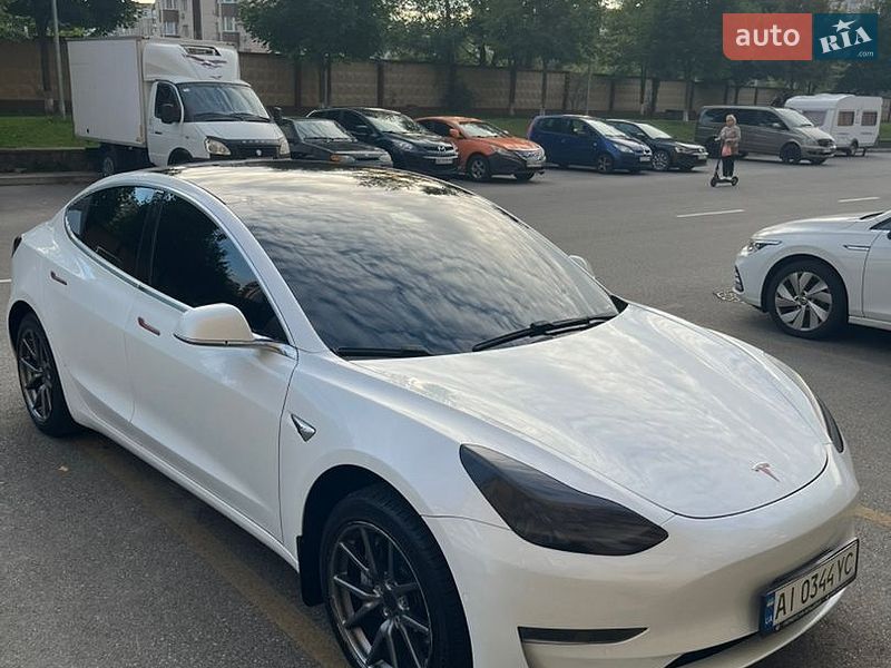 Седан Tesla Model 3 2020 в Києві