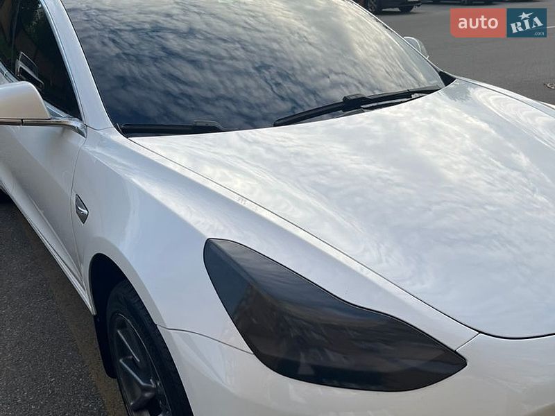 Седан Tesla Model 3 2020 в Києві