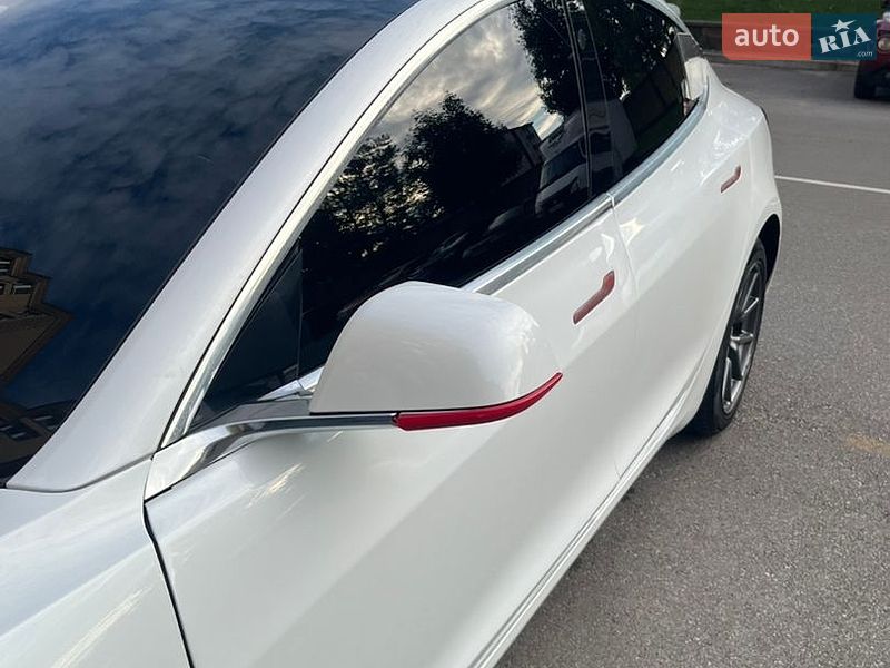 Седан Tesla Model 3 2020 в Києві