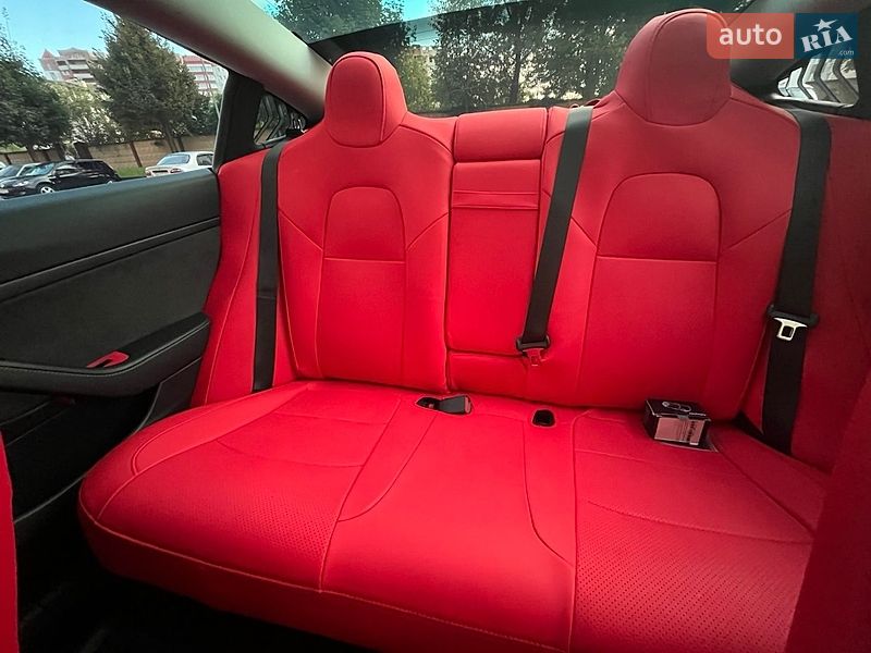 Седан Tesla Model 3 2020 в Києві