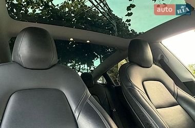 Седан Tesla Model 3 2018 в Авангарде