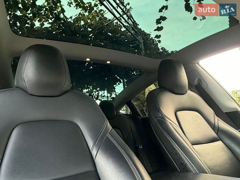 Седан Tesla Model 3 2018 в Авангарде