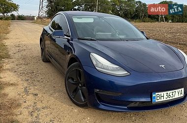 Седан Tesla Model 3 2018 в Авангарде