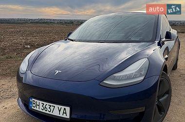 Седан Tesla Model 3 2018 в Авангарде