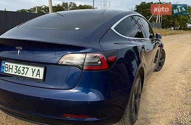 Седан Tesla Model 3 2018 в Авангарде