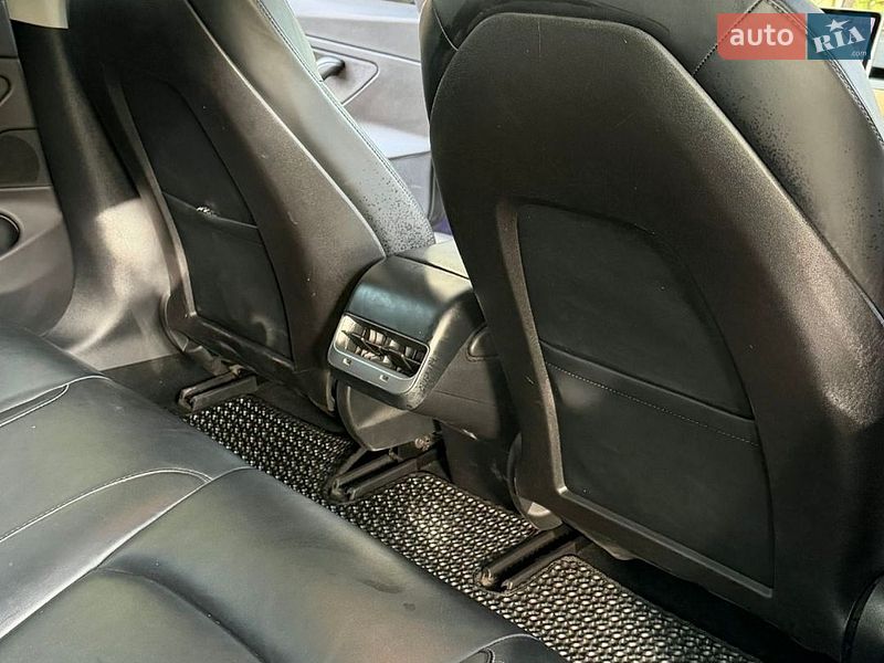 Седан Tesla Model 3 2018 в Авангарде