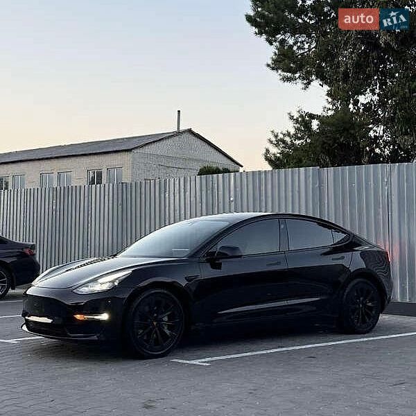 Седан Tesla Model 3 2021 в Львові