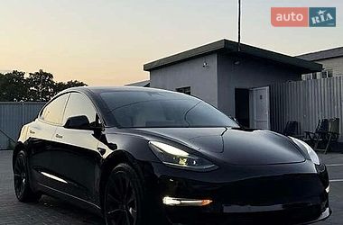 Седан Tesla Model 3 2021 в Львові