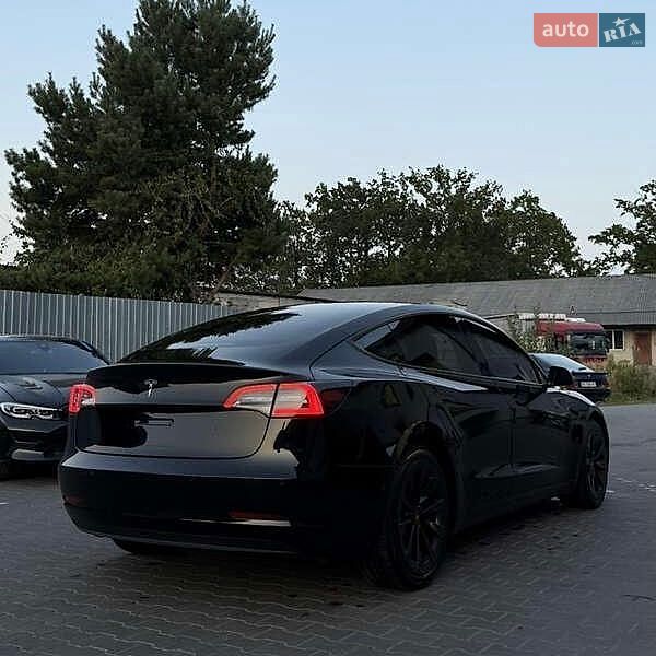 Седан Tesla Model 3 2021 в Львові