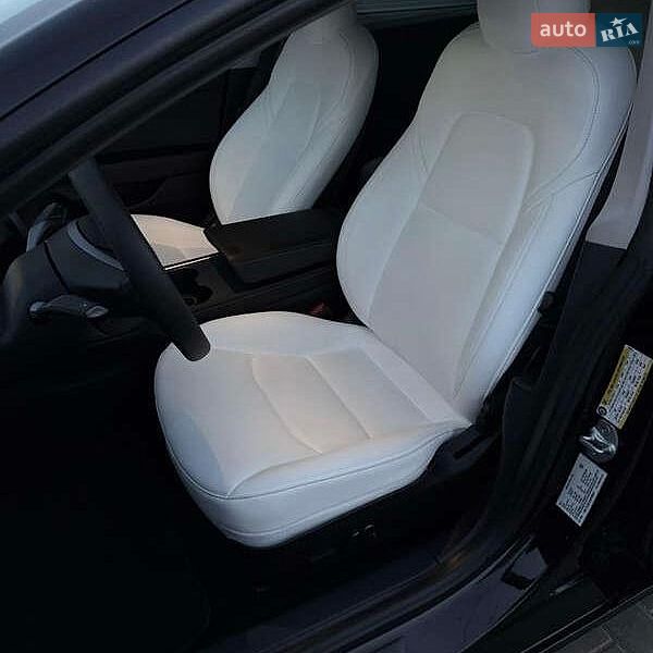 Седан Tesla Model 3 2021 в Львові