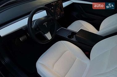 Седан Tesla Model 3 2021 в Львові