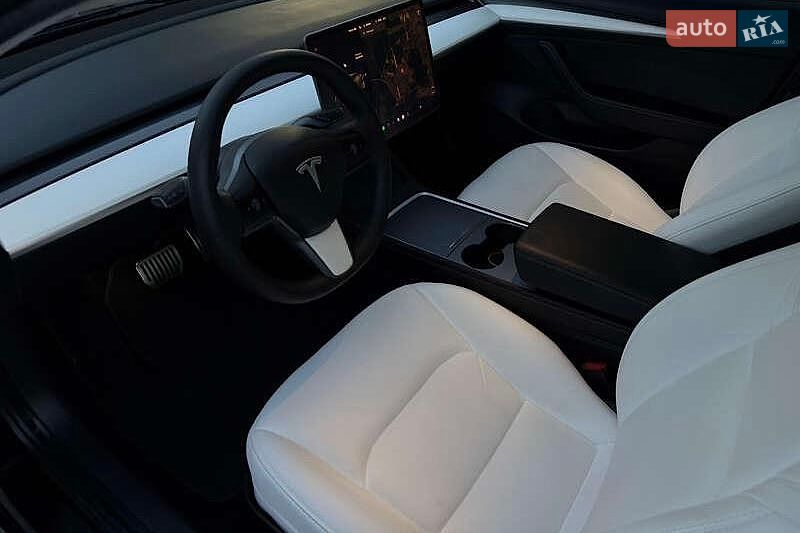 Седан Tesla Model 3 2021 в Львові
