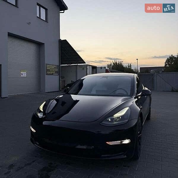 Седан Tesla Model 3 2021 в Львові
