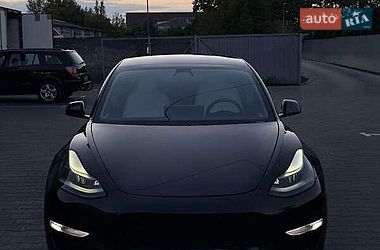 Седан Tesla Model 3 2021 в Львові