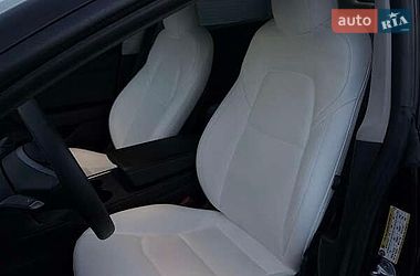 Седан Tesla Model 3 2021 в Львові