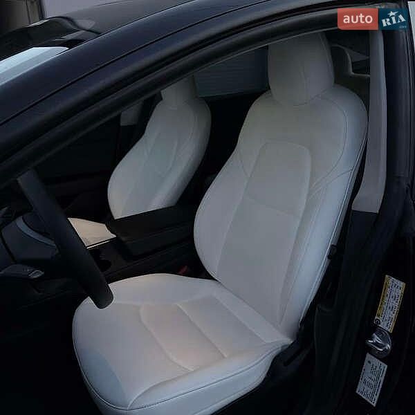 Седан Tesla Model 3 2021 в Львові