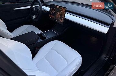 Седан Tesla Model 3 2021 в Львові