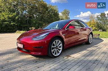 Седан Tesla Model 3 2019 в Черновцах