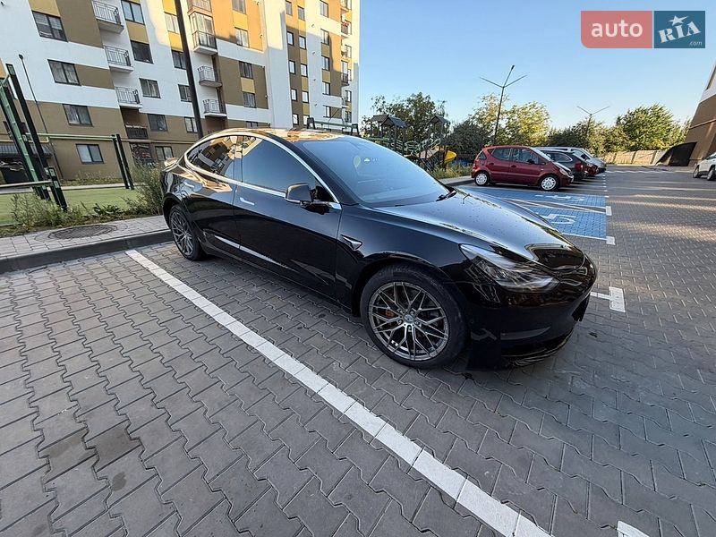 Седан Tesla Model 3 2018 в Луцке